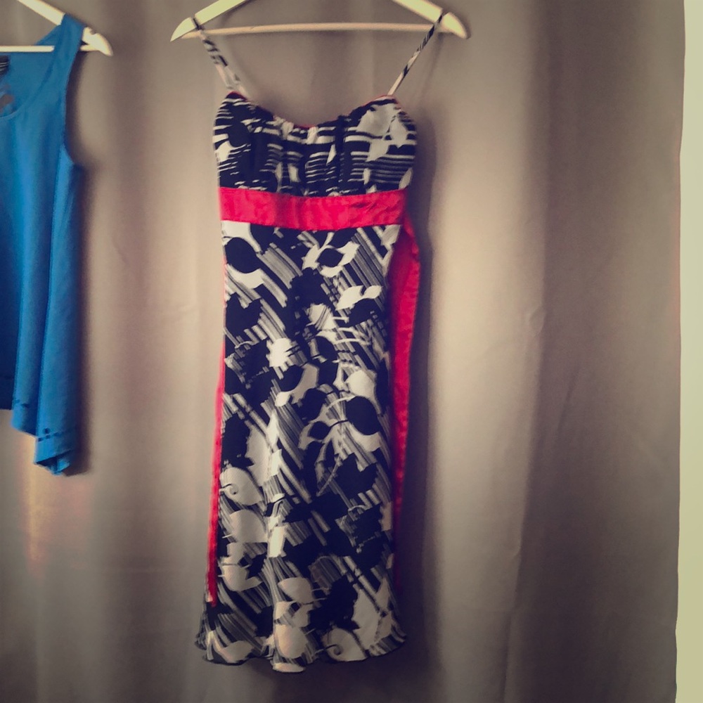 Beautiful dress! Perfect for any occasion!